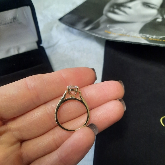 1 Carat Engagement Ring - Picture 6 of 11